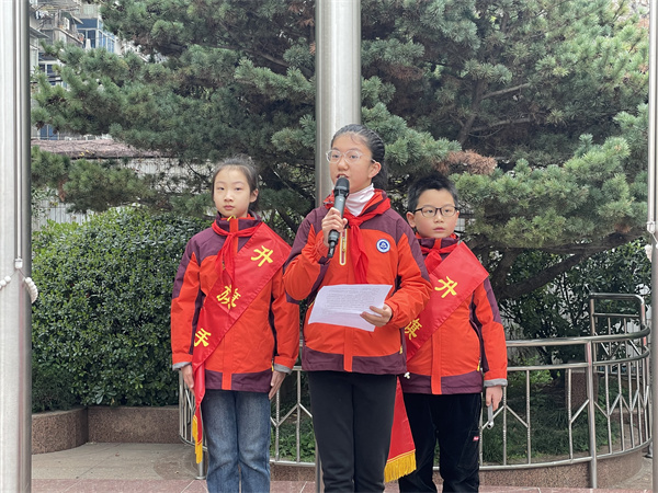 国旗下讲话：滴水之轻，生命之重